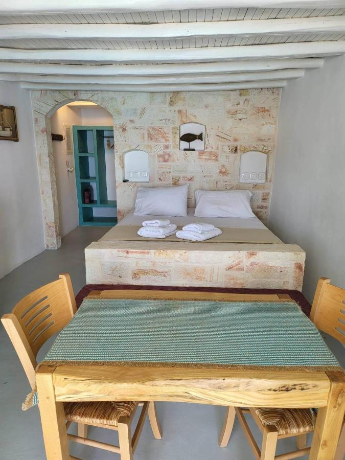 Apanemo Beach House Agios Nikolaos Kimolos Bagian luar foto