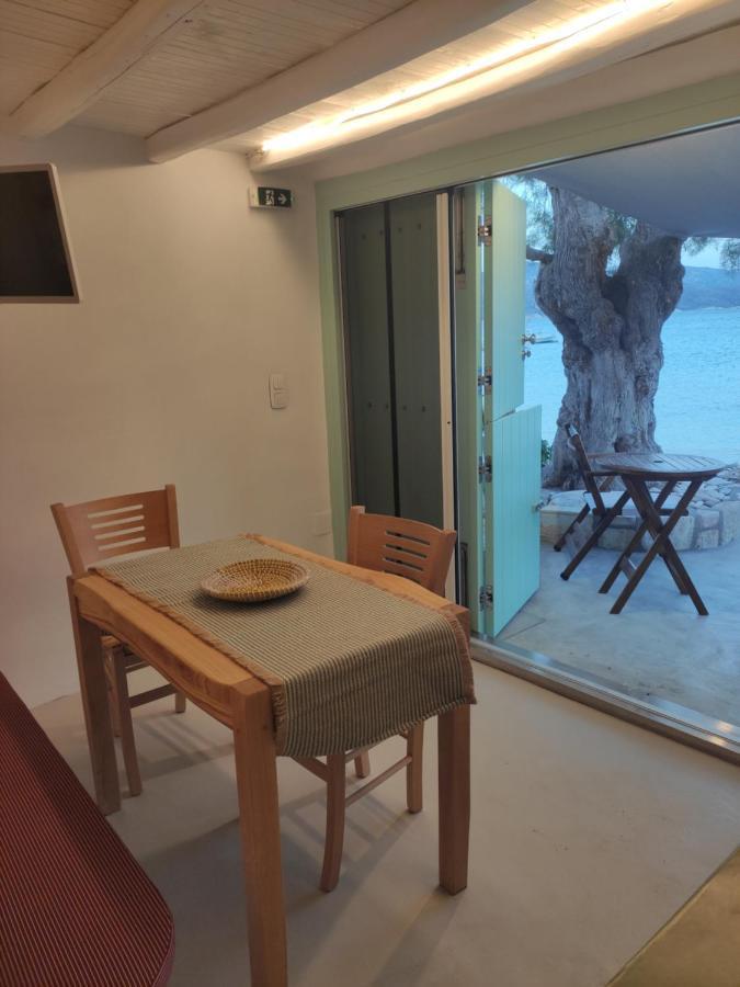 Apanemo Beach House Agios Nikolaos Kimolos Bagian luar foto